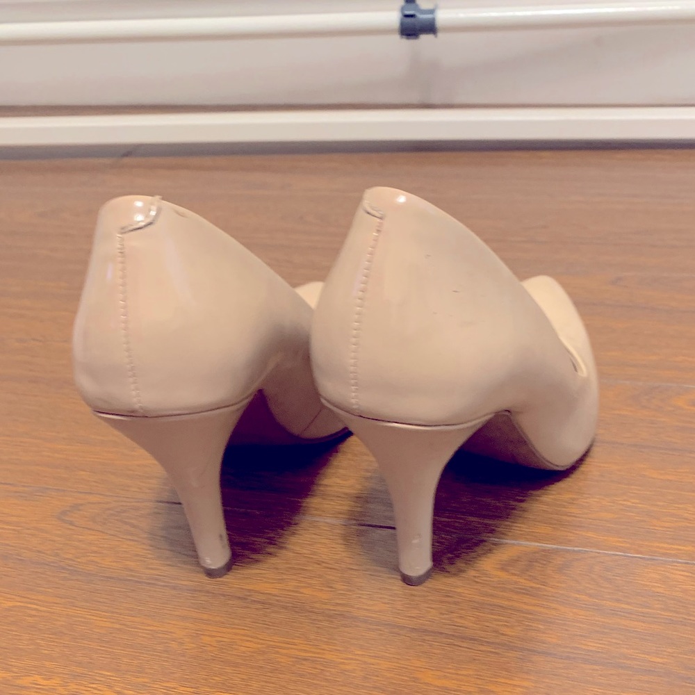 (SOLD). Heels. Size 6